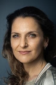 Antonia Zegers as Delia