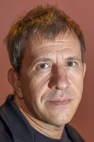 Marcial Di Fonzo Bo as Jean Dupont, asistent papouška