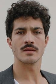 Chino Darín as Néstor