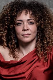 Laila Garin as Clara Nunes