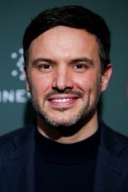 Alejandro de la Madrid as Héctor