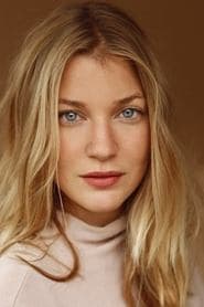 Mona Walravens as June