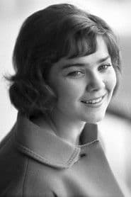 Larisa Golubkina as Zoya