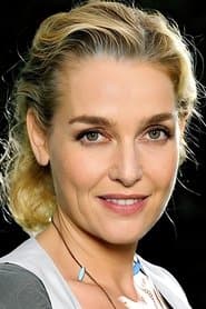 Elise Tielrooy as Chloé