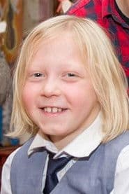 Thias Salberg as Simon