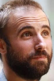 Lucas Bonnifait as Léo