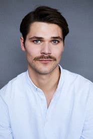 Henning Flüsloh as Max