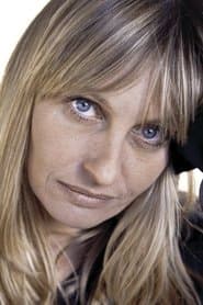 Caroline Baehr as Véra's mother (voice)