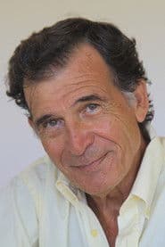 Michel Rocher as L'officier de police à Melun