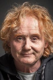 Enrique Martínez as Esteban