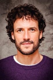 Daniel Grao as Dr. Román