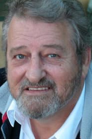 Bruce Venables as Artie