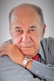 Luis Fernando Múnera as Dr. Benitez