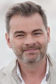 Clovis Cornillac as Bernard Dimanche