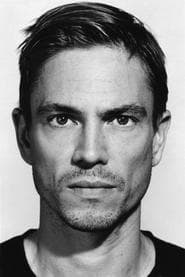 Cyrille Thouvenin as David Fontana