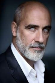 Pierre Azéma as Commissaire