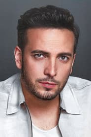 Oğuzhan Koç as Onur