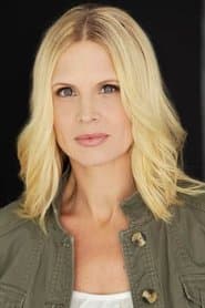 Kendall Cross as Aunt Lizzie