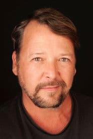 Marco D'Almeida as João