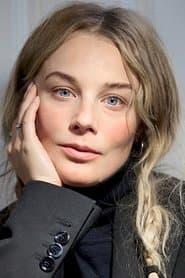 Ida Engvoll as Hanna