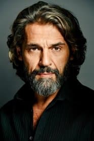 Oscar Foronda as Richard