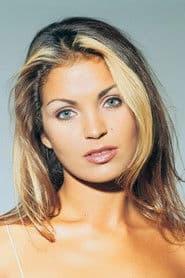 Esin Moralıoğlu as Zeynep