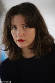 Amel Charif as Véra Clément