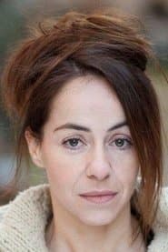 Valérie Moreau as La sage-femme