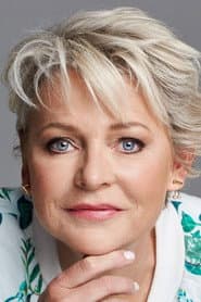 Søs Egelind as Lizzie