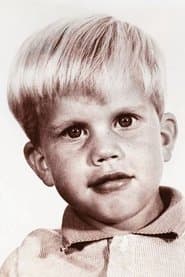 Stephen Shea as Linus