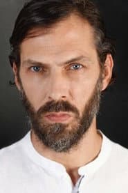 Pablo Menasanch as Guardia Joven