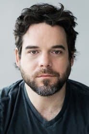 Pierre-Luc Brillant as Etienne