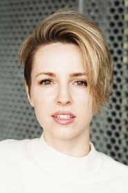 Emma Fitzpatrick as Lyn