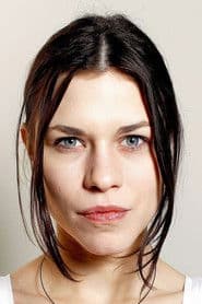 Ana Ularu as Ioana
