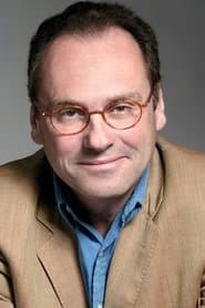 Humbert Balsan as Le Journaliste