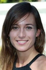 Marta Etura as Julia