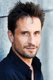 Oliver Mommsen as Johannes