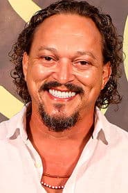 Fábio Lago as Giovani