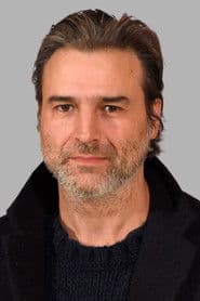 Alberto San Juan as Benito