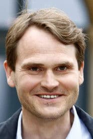 Fabian Hinrichs as Richard König