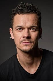 Cristovão Campos as Beto