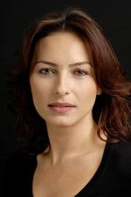 Ayça Bingöl as Saliha