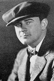 Eddie Gribbon as Detective Anderson