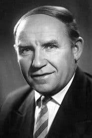 Nikolai Parfyonov as Сухов («старик», начальник Горкомхоза)