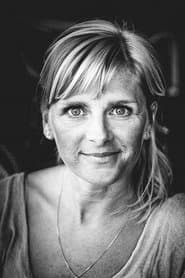 An Miller as Blonde Kelly