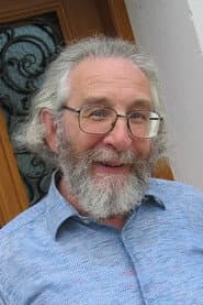 Peter Aczel as Autohändler