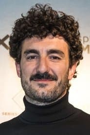 Miki Esparbé as Santi