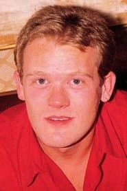 Sascha Atzenbeck as Paul