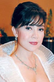 Uthumporn Silaphan as Mom