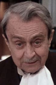 Helge Kjærulff-Schmidt as Skibsreder O. P. Andersen